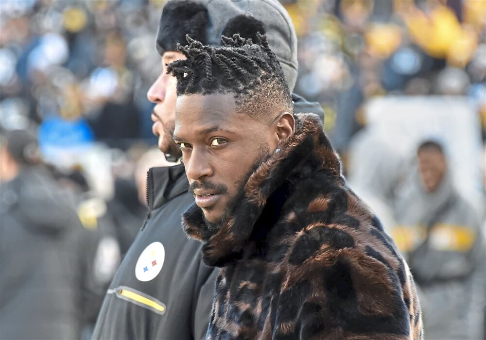Antonio Brown rips off players